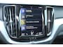 Volvo XC60 B5 Momentum Pro | Stoelverwarming | Parkeerverwarming | Parkeercamera | Keyless Entree | Comfortstoelen | Lederen Bekleding | Parkeersensoren voor + achter | 19'' Lichtmetalen velgen |
