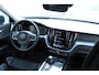 Volvo XC60 B5 Momentum Pro | Stoelverwarming | Parkeerverwarming | Parkeercamera | Keyless Entree | Comfortstoelen | Lederen Bekleding | Parkeersensoren voor + achter | 19'' Lichtmetalen velgen |