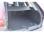 Volvo XC60 B5 Momentum Pro | Stoelverwarming | Parkeerverwarming | Parkeercamera | Keyless Entree | Comfortstoelen | Lederen Bekleding | Parkeersensoren voor + achter | 19'' Lichtmetalen velgen |