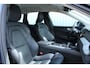 Volvo XC60 B5 Momentum Pro | Stoelverwarming | Parkeerverwarming | Parkeercamera | Keyless Entree | Comfortstoelen | Lederen Bekleding | Parkeersensoren voor + achter | 19'' Lichtmetalen velgen |
