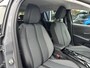 Peugeot 208 1.2 Hybrid 110 PK Allure Automaat | Hybride Automaat | Navigatie via Telefoon | Climate Control | Cruise Control | Parkeersensoren V+A | LED Verlichting | Draadloze Apple Carplay / Android Auto | 16" Lichtmetalen Velgen |