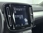 Volvo XC40 2.0 T4 Momentum Pro | Trekhaak | Lederen bekleding | PDC V+A en Camera | Harmen & Kardon | Elektrische achterklep |