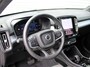 Volvo XC40 2.0 B4 Plus Dark Automaat / All Seasonbanden / Verwarmd voorruit / Trekhaak / Google Navigatie