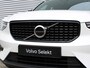 Volvo XC40 2.0 B4 Plus Dark Automaat / All Seasonbanden / Verwarmd voorruit / Trekhaak / Google Navigatie