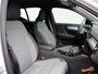 Volvo XC40 2.0 B4 Plus Dark Automaat / All Seasonbanden / Verwarmd voorruit / Trekhaak / Google Navigatie