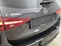Mercedes-Benz C-klasse Estate 300 e 140 Years Edition | Comfortpakket Plus | Parkeerpakket met 360°-camera | Nightpakket | Trekhaak | Panoramaschuifdak | Middenconsole metaalstructuur | GUARD 360° Plus | 19" multispaaks lichtmetalen AMG-velgen |