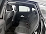 Mercedes-Benz GLA 180 Business Solution AMG | Premium Plus pakket | Nightpakket | Trekhaak | GUARD 360 ° Plus | Panoramaschuifdak | 19” vijf-dubbelspaaks AMG velgen | 360° camera | Warmtewerend, donkergetint glas |