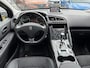 Peugeot 3008 1.6 Benzine 165 Pk Superluxe Allure * Automaat * * Navigatie * Panoramadak * 1/2 Lederen Interieur * Achteruitrij Camera * Vingerhoets; Vierde Generatie Eersteklas Service. Al meer dan 100 jaar een begrip in de Brabantse Kempen