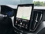 Volvo XC60 2.0 T6 Plug-in hybrid AWD Plus Black Edition | Stoelventilatie | Trekhaak | HU-Display | 360 camera | Pano | Nappa leder |