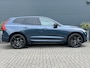 Volvo XC60 2.0 T6 Plug-in hybrid AWD Plus Black Edition | Stoelventilatie | Trekhaak | HU-Display | 360 camera | Pano | Nappa leder |