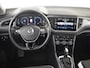Volkswagen T-Roc 1.5 TSI Sport 150PK DSG/AUTO Trekhaak afneembaar | Cruise control adaptief | Navigatie | Apple carplay Android auto | Airco auto | Draadloze telefoonlader | Parkeersensoren voor/achter | LED | DAB | 16"LMV