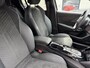 Peugeot 208 Hybrid 145 PK Automaat GT | Alcantara Stoelen met Verwarming en Massage | Full LED Verlichting | Navigatie via Telefoon | Camera | Parkeersensoren | Cruise Control | Keyless Entry | Dakspoiler | DAB+ Radio | Digitaal Dashboard | Apple Carplay Draadloos | Sportieve GT Uitvoering |