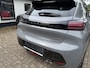 Peugeot 208 Hybrid 145 PK Automaat GT | Alcantara Stoelen met Verwarming en Massage | Full LED Verlichting | Navigatie via Telefoon | Camera | Parkeersensoren | Cruise Control | Keyless Entry | Dakspoiler | DAB+ Radio | Digitaal Dashboard | Apple Carplay Draadloos | Sportieve GT Uitvoering |