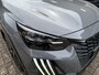 Peugeot 208 Hybrid 145 PK Automaat GT | Alcantara Stoelen met Verwarming en Massage | Full LED Verlichting | Navigatie via Telefoon | Camera | Parkeersensoren | Cruise Control | Keyless Entry | Dakspoiler | DAB+ Radio | Digitaal Dashboard | Apple Carplay Draadloos | Sportieve GT Uitvoering |