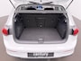 Volkswagen Golf 1.0 eTSI Life Business Automaat - Panoramaschuif-kanteldak - Navigatie - LED - Camera - PDC