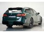 BMW M5 5-serie Touring | M-Drivers Pack | Keramisch | Akrapovič | Goodwood Grün Sonderlackierung