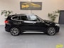 BMW X1 xDrive25e High Executive | X-line | Pano | Memory | Volledig leer | ACC | HUD | Navi | Camera | Luxe auto!