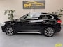 BMW X1 xDrive25e High Executive | X-line | Pano | Memory | Volledig leer | ACC | HUD | Navi | Camera | Luxe auto!