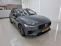 Volvo V60 2.0 T6 Plug-in hybrid AWD Ultra Dark | Trekhaak | Panoramadak | BLIS | PDC V+A en camera | Stoel + Stuurverwarming | Elektrische achterklep | Adaptive Cruiscontrol |