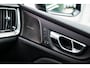Volvo V60 T6 Plug-in hybrid AWD Ultra Dark | Schuif-/kanteldak | Head Up Display | Donker Glas | Sportstoelen | Power Seats | Harman Kardon |