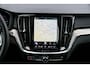 Volvo V60 T6 Plug-in hybrid AWD Ultra Dark | Schuif-/kanteldak | Head Up Display | Donker Glas | Sportstoelen | Power Seats | Harman Kardon |