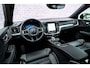Volvo V60 T6 Plug-in hybrid AWD Ultra Dark | Schuif-/kanteldak | Head Up Display | Donker Glas | Sportstoelen | Power Seats | Harman Kardon |