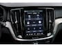 Volvo V60 T6 Plug-in hybrid AWD Ultra Dark | Schuif-/kanteldak | Head Up Display | Donker Glas | Sportstoelen | Power Seats | Harman Kardon |