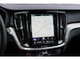 Volvo V60 T6 Plug-in hybrid AWD Ultra Dark | Schuif-/kanteldak | Head Up Display | Donker Glas | Sportstoelen | Power Seats | Harman Kardon |