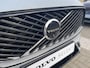 Volvo XC60 T6 Plug-in hybrid AWD Plus Dark | 360 Graden Camera | Trekhaak | Panoramadak | Apple Carplay | Stoel- en Stuurverwarming |