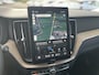 Volvo XC60 T6 Plug-in hybrid AWD Plus Dark | 360 Graden Camera | Trekhaak | Panoramadak | Apple Carplay | Stoel- en Stuurverwarming |