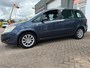 Opel Zafira 1.8 Temptation 7 pers in automaat van 2de Eig met trekhaak en parkeersensoren en navigatie en bluetooth