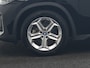 BMW iX1 xDrive30 67 kWh 313pk Dealer O.H. | Trekhaak Af Fabriek | Panodak | Adaptive Cruise | Head Up | 360 Camera | Harman / Kardon | Adaptief Onderstel | Lederen Sportstoelen Massage & Verwarmd | Stuur Verwarmd | Hifi Audio | Keyless | Blis |