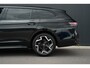 Volkswagen Passat Variant 1.5 eHybrid 272pk R-Line Edition | Panoramadak | Trekhaak | 360 Camera | Stuur & Stoelverwarming | 18"