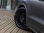 Porsche Cayenne Coupé 3.0 E-Hybrid | SPORTDESIGN | SPORTCHRONO | SOFTCLOSE | PANORAMADAK | PASM LUCHTVERING | 18-WEG STOELEN | TREKHAAK | 360 CAMERA | BOSE AUDIO | SPORTUITLAAT EINDSTUKKEN ZWART | STUUR + STOELVERWARMING