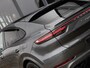 Porsche Cayenne Coupé 3.0 E-Hybrid | SPORTDESIGN | SPORTCHRONO | SOFTCLOSE | PANORAMADAK | PASM LUCHTVERING | 18-WEG STOELEN | TREKHAAK | 360 CAMERA | BOSE AUDIO | SPORTUITLAAT EINDSTUKKEN ZWART | STUUR + STOELVERWARMING