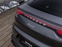 Porsche Cayenne Coupé 3.0 E-Hybrid | SPORTDESIGN | SPORTCHRONO | SOFTCLOSE | PANORAMADAK | PASM LUCHTVERING | 18-WEG STOELEN | TREKHAAK | 360 CAMERA | BOSE AUDIO | SPORTUITLAAT EINDSTUKKEN ZWART | STUUR + STOELVERWARMING