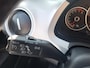 Volkswagen Up! 1.0 BMT High Up! Parkeersensoren / Cruise control / LMV 15" / Navi By App / Bluetooth HAL