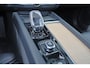 Volvo XC60 T8 Recharge AWD Ultimate Bright - Luchtvering - Panorama/schuifdak - IntelliSafe Assist & Surround - 360º Camera - Bowers & Wilkins audio - Adaptieve LED koplampen - Verwarmde voorstoelen, stuur & achterbank - Parkeersensoren voor & achter - Elektr. bedienb. voorstoelen met geheugen - Geventileerde voorstoelen - Head up display - Draadloze tel. lader - Extra getint glas - Inklapbare trekhaak - 21' LMV