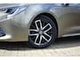 Toyota Corolla Touring Sports 1.8 Hybrid Active Bi-tone // Stoel- & Stuurverwarming | HUD | Camera | CarPlay & Android Auto | Elek. achterklep | Adap. cruise control