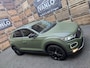 Volkswagen T-Roc 1.5 TSI Sport Navi VCP Clima Cruise Camera 19"LM Darkgreen Wrap 200PK!