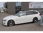 BMW 3-Serie Touring 340i xDrive Centennial High Executive Panoramadak! Achteruitrijcamera/Head-up display/Elektrische stoelen met geheugen/Stoelverwarming/Stuurverwarming/LED verlichting/Elektrische kofferbak/Lichtmetalen velgen/Climate control/Cruise control/Parkeersensoren