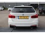 BMW 3-Serie Touring 340i xDrive Centennial High Executive Panoramadak! Achteruitrijcamera/Head-up display/Elektrische stoelen met geheugen/Stoelverwarming/Stuurverwarming/LED verlichting/Elektrische kofferbak/Lichtmetalen velgen/Climate control/Cruise control/Parkeersensoren