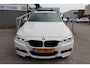 BMW 3-Serie Touring 340i xDrive Centennial High Executive Panoramadak! Achteruitrijcamera/Head-up display/Elektrische stoelen met geheugen/Stoelverwarming/Stuurverwarming/LED verlichting/Elektrische kofferbak/Lichtmetalen velgen/Climate control/Cruise control/Parkeersensoren