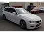 BMW 3-Serie Touring 340i xDrive Centennial High Executive Panoramadak! Achteruitrijcamera/Head-up display/Elektrische stoelen met geheugen/Stoelverwarming/Stuurverwarming/LED verlichting/Elektrische kofferbak/Lichtmetalen velgen/Climate control/Cruise control/Parkeersensoren