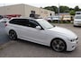 BMW 3-Serie Touring 340i xDrive Centennial High Executive Panoramadak! Achteruitrijcamera/Head-up display/Elektrische stoelen met geheugen/Stoelverwarming/Stuurverwarming/LED verlichting/Elektrische kofferbak/Lichtmetalen velgen/Climate control/Cruise control/Parkeersensoren