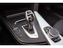 BMW 3-Serie Touring 340i xDrive Centennial High Executive Panoramadak! Achteruitrijcamera/Head-up display/Elektrische stoelen met geheugen/Stoelverwarming/Stuurverwarming/LED verlichting/Elektrische kofferbak/Lichtmetalen velgen/Climate control/Cruise control/Parkeersensoren