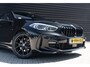 BMW 1-Serie 118i High Executive M sport / CARPLAY / MAXTON / SFEERVERLICHTING / STOELVERWARMING