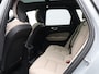 Volvo XC60 2.0 T6 Plug-in hybrid AWD Plus Dark / Pano. dak / Harman Kardon Audio / all season banden / Stoel- + stuurwielverwarming / Elektr. stoelverstelling / BLIS /