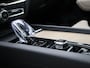 Volvo XC60 2.0 T6 Plug-in hybrid AWD Plus Dark / Pano. dak / Harman Kardon Audio / all season banden / Stoel- + stuurwielverwarming / Elektr. stoelverstelling / BLIS /