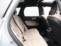 Volvo XC60 2.0 T6 Plug-in hybrid AWD Plus Dark / Pano. dak / Harman Kardon Audio / all season banden / Stoel- + stuurwielverwarming / Elektr. stoelverstelling / BLIS /